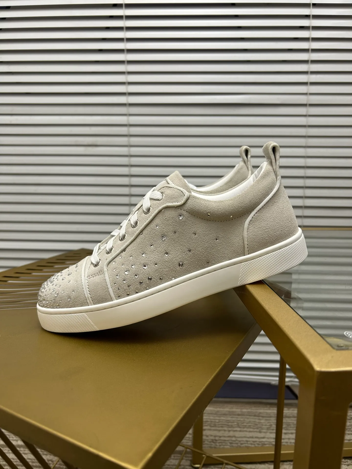 (Customized model) Ex-factory price is 500. christian louboutin (CL red sole shoes) counter series, casual sneakers for couples 📢 📢 📢 Exclusive hot style release 🎈🎈💪 Movable latex feet 👻 Finished outsole line [Proud] 😝Female 35-40# Male 38#-46, global supply😝 [Top version]: Original imported genuine leather upper, top original leather lining, original molded TPU outsole, original 1:1 detail processing, original shoe last,